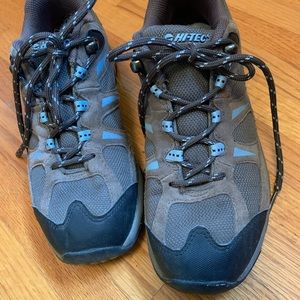 Hi-Tec hikers